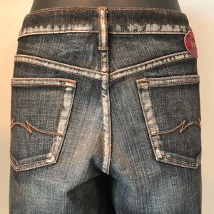 Parasuco Italian denim. Beautiful frost wash on black denim.